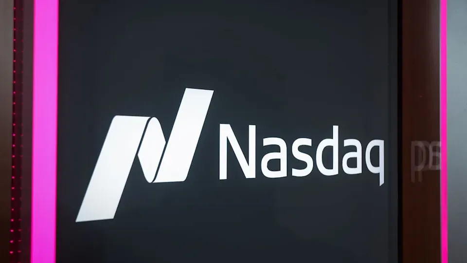 ناسداك يسجل أول إغلاق قياسي منذ يونيو بدعم موجة الذكاء الاصطناعي 📈🤖