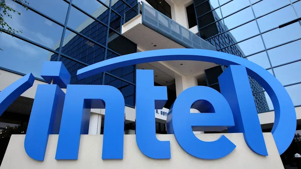 Intel تتمسك بشراكتها في مشروع Terafab مع Elon Musk والسهم يرتفع 2.18% 🤖🏭