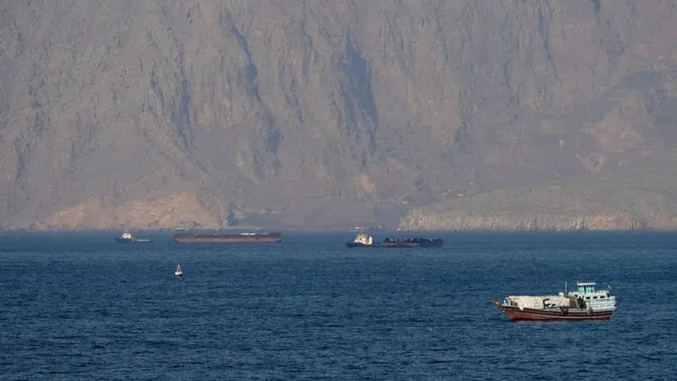النفط يهبط إلى أدنى مستوى في 3 أسابيع… وآمال الاتفاق بين واشنطن وطهران تضغط على الأسعار 🛢️📉