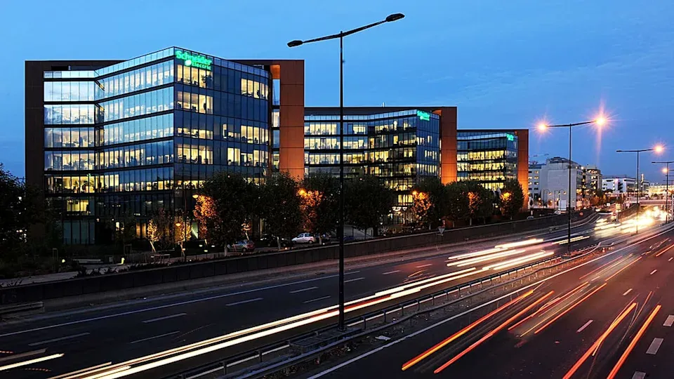 سهم Schneider Electric يهبط بأكثر من 9% بعد صفقة تاريخية للاستحواذ على PTC مقابل 22.6 مليار دولار ⚡📉