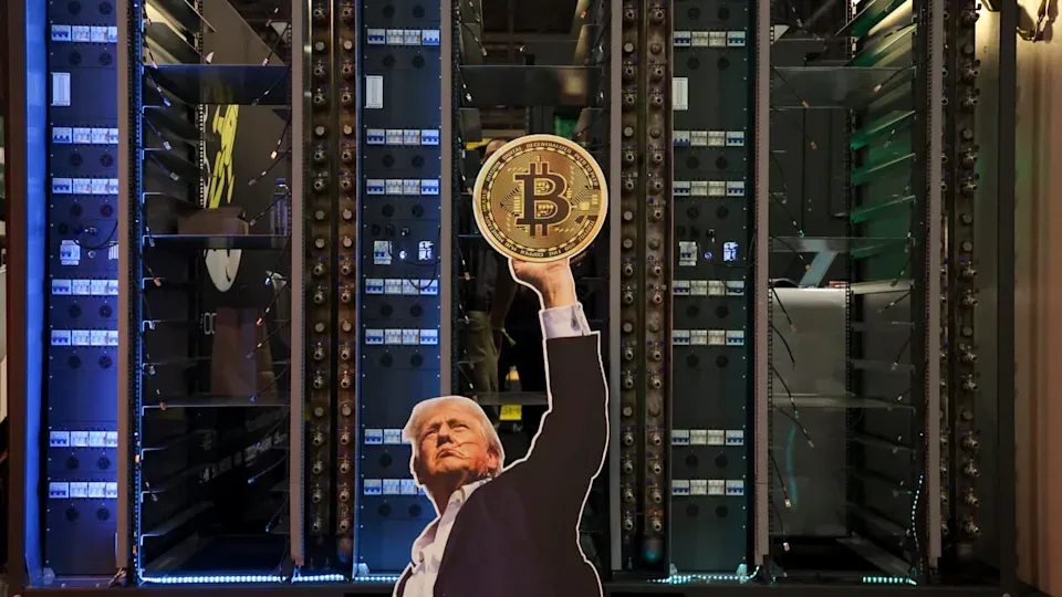 ترامب يدعم قانون Clarity Act قبل تصويت حاسم… والبنوك والكريبتو تتصادمان حول العملات المستقرة ₿🏛️
