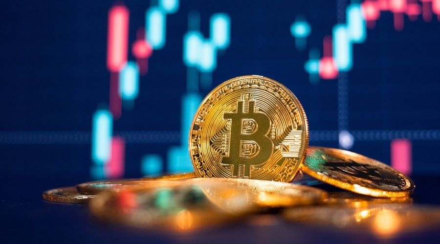 🔥 بيتكوين يلمس $80,000 ثم يتراجع… والعملات الرقمية تختبر سقفًا نفسيًا جديدًا ₿📊