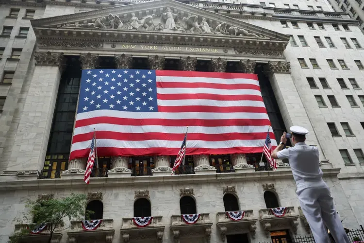العقود الأميركية ترتفع قبل CPI مع تراجع النفط والعوائد… وOracle تقفز 7% 📈📊