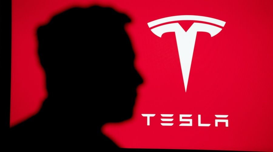 تراجع سهم Tesla ($$TSLA) رغم أرقام تسليم قياسية 🚗📉