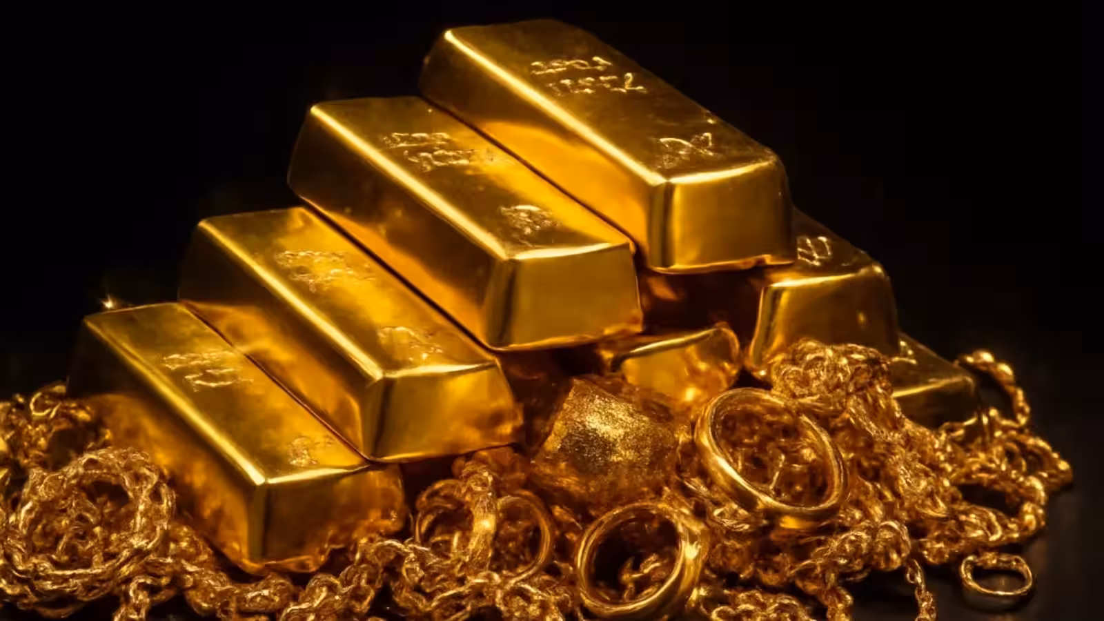 الذهب يتحرك بهدوء قرب 4,200 دولار بعد تباطؤ التضخم الأميركي 🥇📊