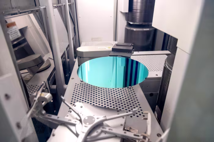 Micron تقترب من مستويات قياسية جديدة مع تصاعد الرهان على طفرة الذاكرة والذكاء الاصطناعي 💾🚀