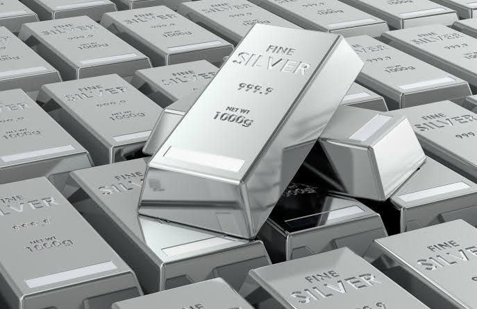 أسعار الفضة تفتتح عند أدنى مستوياتها منذ ديسمبر 2025 قبل بيانات التضخم الأمريكية 🥈📉
