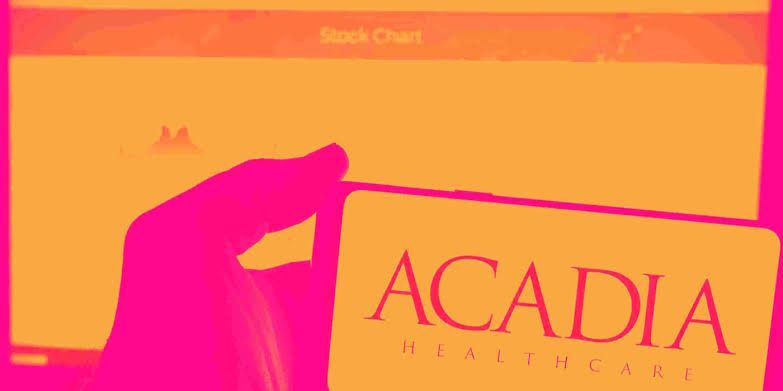 أكاديا هيلثكير… شركة رعاية سلوكية كبيرة لكن الربحية تراجعت رغم استمرار النمو 🏥📉⚠️