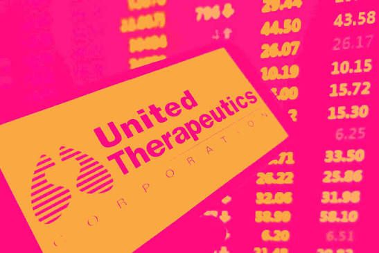 يونايتد ثيرابيوتكس… هوامش وتدفقات نقدية استثنائية لكن انكماش الإيرادات والتقييم المرتفع يضغطان على الجاذبية 🫁📉💰