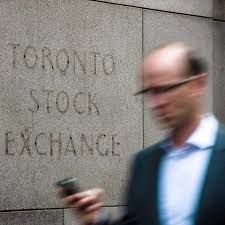 صناديق النمو تحت المجهر: VONG يتفوّق في التكلفة… وIWY يتقدم في العائد 📈📊