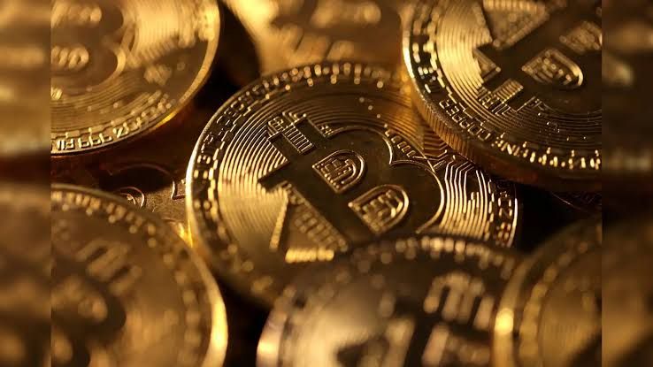 البيتكوين تهبط نحو 76.6 ألف دولار وإيثريوم دون 2,400 دولار مع تجدد الحرب بين أميركا وإيران ₿📉