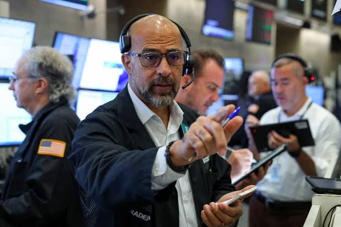 Nasdaq يقود تراجع وول ستريت مع هبوط Nvidia والرقائق… ومخاوف إبطاء الذكاء الاصطناعي تهز السوق 📉🤖