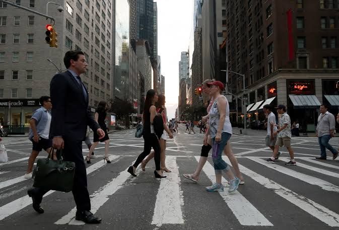 البطالة الأميركية دون 5% تقترب من أطول سلسلة تاريخية منذ الستينيات رغم ضعف التوظيف 🇺🇸📊