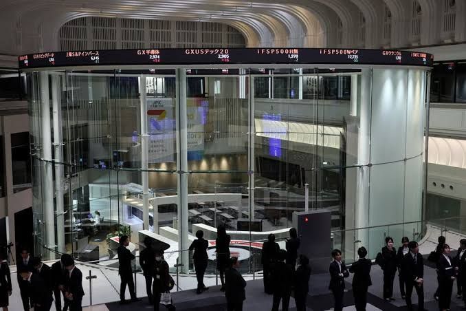 الأسهم الأوروبية واليورو يتراجعان مع صدمة الطاقة وتصاعد مخاوف الديون الفرنسية 🇪🇺📉