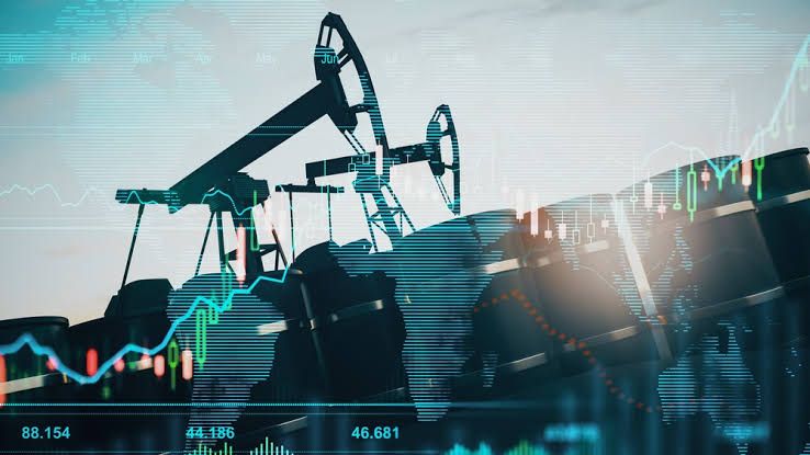 أسعار النفط ترتفع مع تصاعد التوتر بين واشنطن وطهران ومخاوف بشأن مضيق هرمز 🛢️🌍