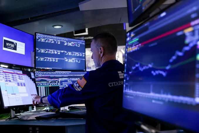 موسم الأرباح ينطلق بقوة... AMC تفاجئ السوق ودومينوز تتجاوز التوقعات 📊🍿