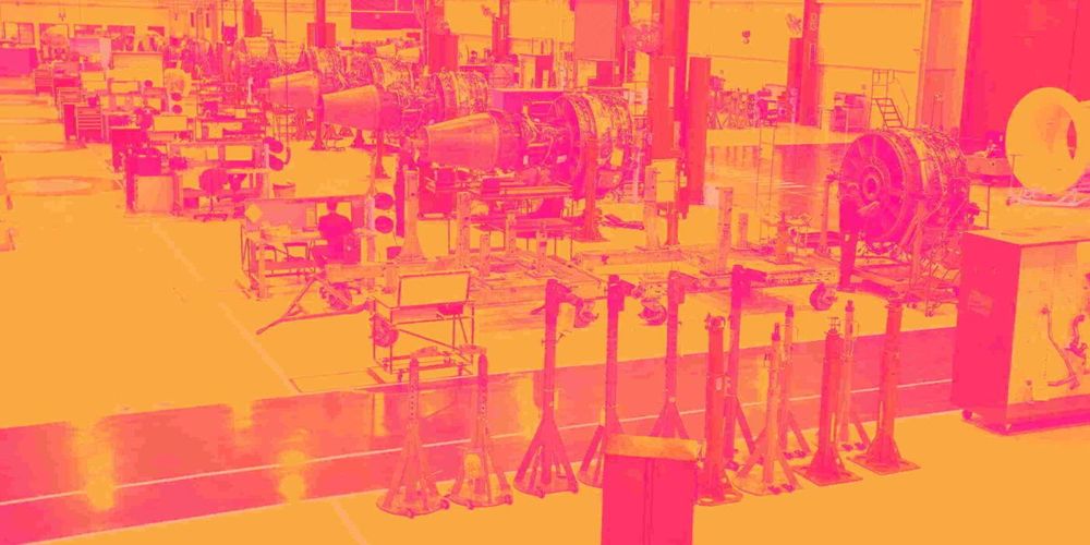 إف تي إيه آي للطيران… شركة متخصصة في محركات الطائرات تحقق نموًا استثنائيًا… لكن السهم يتداول أعلى من قيمته العادلة ✈️🔧📈