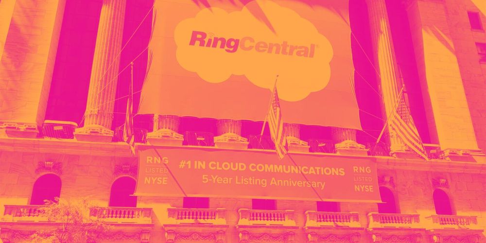 رينج سنترال… تدفقات نقدية قوية وكفاءة تشغيلية تتحسن، لكن تباطؤ النمو والتقييم المرتفع يرفعان المخاطر ☁️📞⚠️