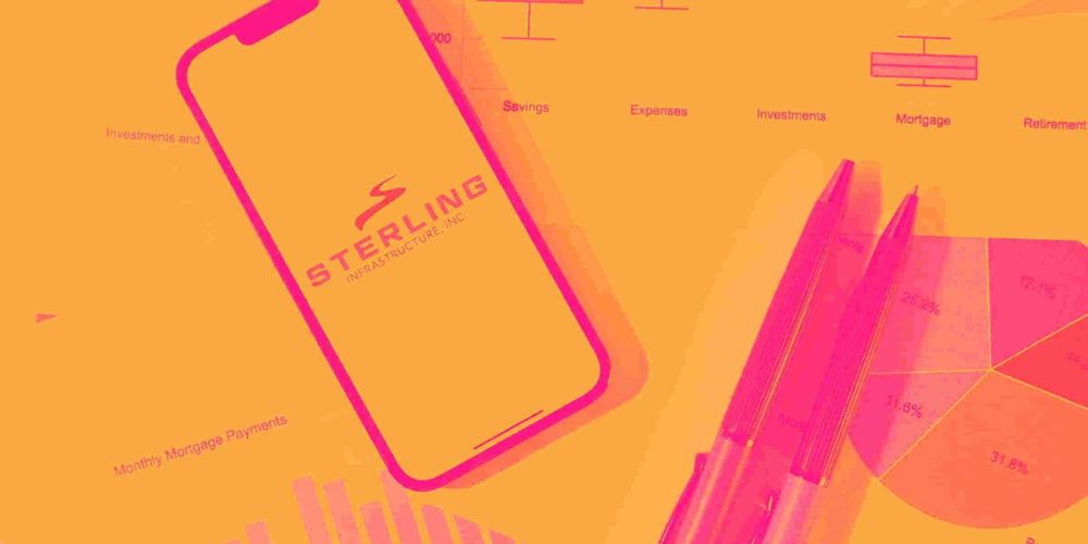 سترلينغ إنفراستركتشر… شركة بنية تحتية عالية الجودة تجمع بين نمو قوي وربحية متصاعدة لكن التقييم مرتفع نسبيًا 🏗️📈🚧