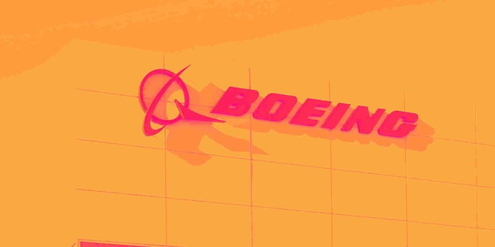 بوينغ… عملاق الطيران يستعيد زخمه لكن الطريق لا يزال طويلًا ✈️📈⚠️