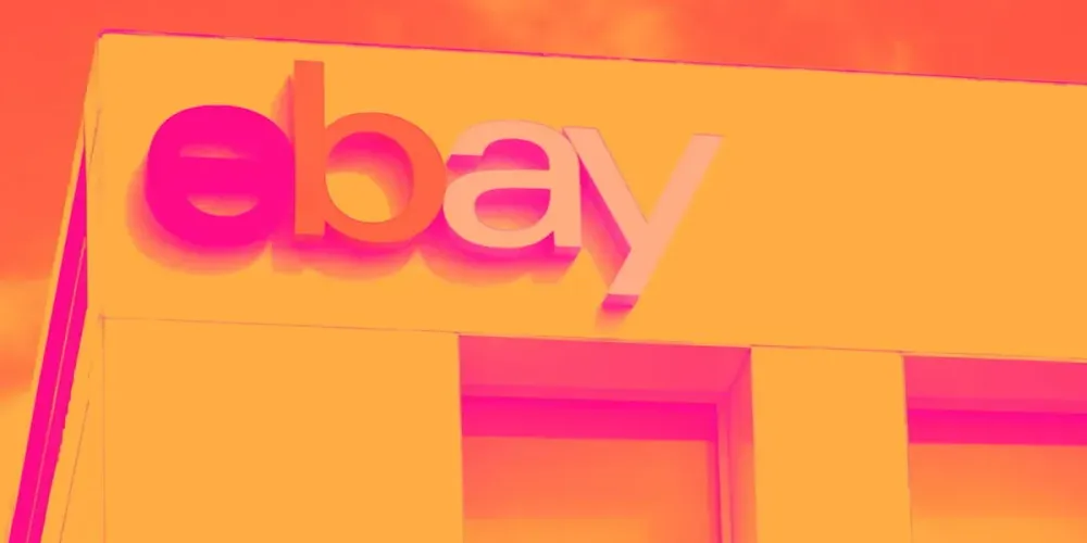 إيباي… ربحية قوية ونمو يتحسن لكن التقييم المرتفع يحد من الجاذبية 🛒📈⚠️