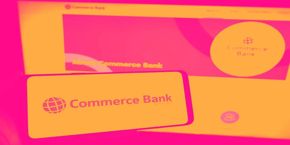 كوميرس بانكشيرز… بنك إقليمي بعائد قوي على حقوق الملكية لكن النمو التاريخي والتقييم يحدان من الجاذبية 🏦📈⚠️