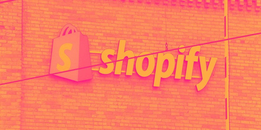 شوبيفاي… منصة التجارة الإلكترونية الرائدة تواصل النمو القوي لكن التقييم يحد من هامش الأمان 🛒☁️⚠️