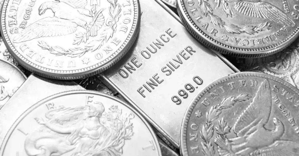 الفضة تهبط إلى 61.75 دولارًا مع قفزة النفط وتصاعد توقعات رفع الفائدة 🥈📉