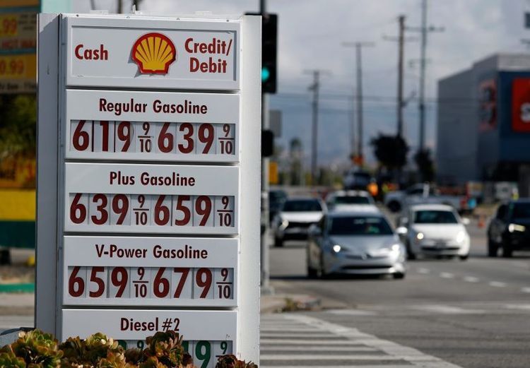 ثقة المستهلك الأمريكي تهبط لأدنى مستوى تاريخي مع ارتفاع أسعار البنزين ⛽📉