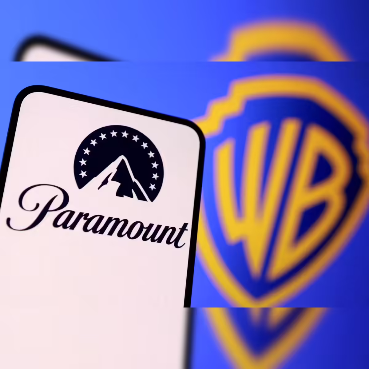 ديون Paramount تقفز إلى 79 مليار دولار بعد صفقة Warner… ولا نية لبيع أصول الكابل 🎬💰📺