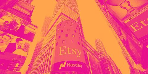 إتسي… هوامش وتدفقات نقدية قوية لكن ضعف المشترين والنمو يضغط على الجودة 🛍️📉⚠️