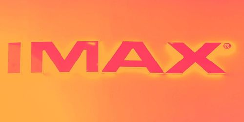 آيماكس: شركة تكنولوجيا سينمائية بنمو قوي وتحسن واضح في الربحية… لكن الأداء الفصلي متقلب والتقييم قريب من العادل 🎬📈⚠️