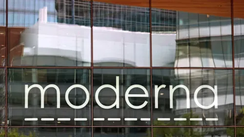 Moderna تتصدر مكاسب S&P 500 في أغسطس… وأسهم البرمجيات تنتفض بعد انهيار رهانات البيع على المكشوف 📈💻