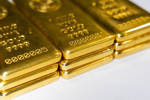 الذهب يهبط إلى أدنى مستوى في 3 أشهر… والنفط يضغط على الأسواق رغم تصاعد التوترات الجيوسياسية 🥇📉