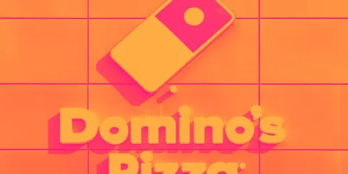 دومينوز بيتزا… توسع عالمي سريع وهوامش قوية لكن ضعف نمو المتاجر يحد من جاذبية السهم 🍕📉🌍