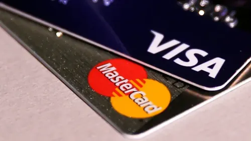 فيزا وماستركارد عند قمم تاريخية.. إنفاق المستهلك الأمريكي يواصل الصمود 💳📈