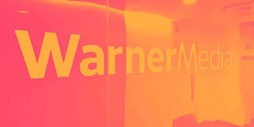 وارنر براذرز ديسكفري: عملاق المحتوى تحت الضغط… تحسّن تشغيلي مرحلي لكن النمو يتآكل والعائد على رأس المال سلبي 🎬📺📉