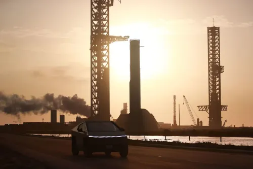سهم Tesla يرتفع بعد تأكيد Musk محادثات مع TSMC حول مشروع Terafab للرقائق 🚗🤖