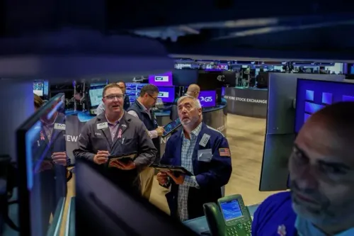 عقود وول ستريت ترتفع بقيادة الذكاء الاصطناعي مع هبوط النفط والعوائد 📈🤖