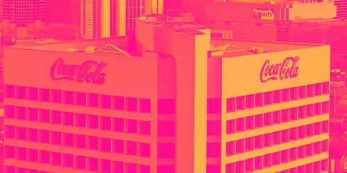 كوكاكولا… علامة تجارية أسطورية وهوامش استثنائية لكن التقييم أصبح مرتفعًا 🥤📈⚠️