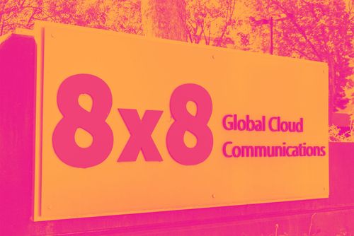 8×8: نمو ضعيف وهوامش محدودة رغم تقييم منخفض ⚠️☁️📉