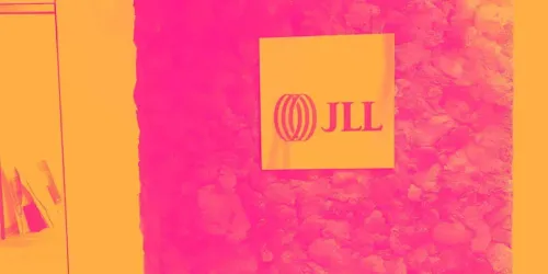 جيه إل إل… نمو متسارع وربع قوي مع تحسن الربحية لكن العائد على رأس المال والتقييم يحدان من الجاذبية 🏢📈⚠️