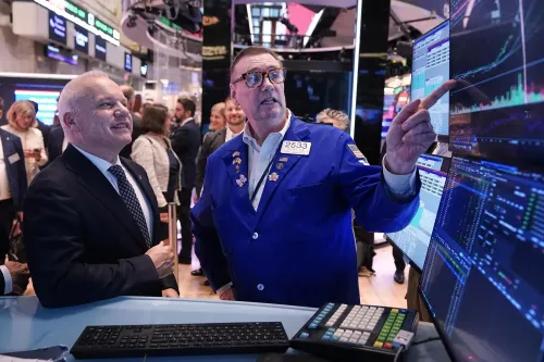 لماذا تتعرض أسهم التكنولوجيا لهبوط حاد؟ السوق يطالب بأكثر من الوعود 🤖📉