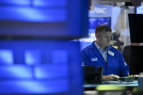 العقود الأمريكية ترتفع بعد خسائر S&P 500 وناسداك.. والبيتكوين تتجاوز 80 ألف دولار 📈₿