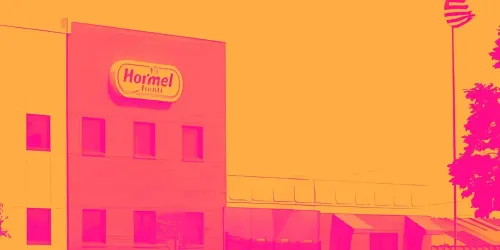 هورمل فودز… علامات تجارية قوية وتدفقات نقدية مستقرة يقابلها ركود المبيعات وتراجع الهوامش 📦🥩⚠️