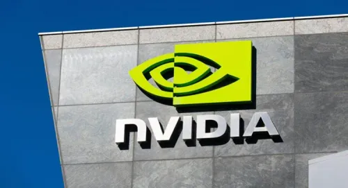 إنفيديا… نمو تاريخي استثنائي وهوامش نخبوية مع زخم هائل للذكاء الاصطناعي وتقييم جذاب نسبيًا 🚀🤖📈