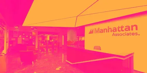 مانهاتن أسوشيتس… برمجيات سلاسل توريد بتدفقات نقدية استثنائية لكن النمو يتباطأ والتقييم مرتفع نسبيًا ☁️📦⚠️