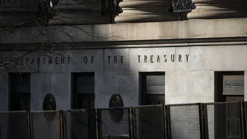 العجز الأميركي يقترب من تريليوني دولار.. وفوائد الدين تتجاوز الإنفاق الدفاعي 💸🇺🇸