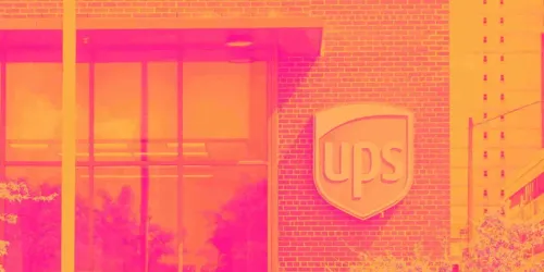 يونايتد بارسل سيرفس… شركة لوجستية عملاقة لكن النمو والربحية يواجهان ضغوطًا مستمرة 📦📉⚠️