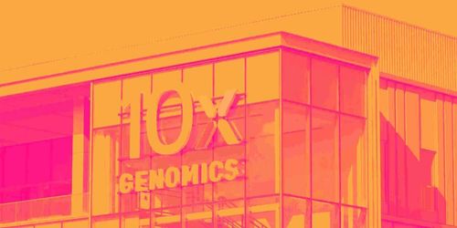 10x جينوميكس: شركة تقنيات جينومية مبتكرة بنمو تاريخي قوي… لكن الخسائر المستمرة وتباطؤ الطلب يضغطان على التقييم 🧬📉⚠️